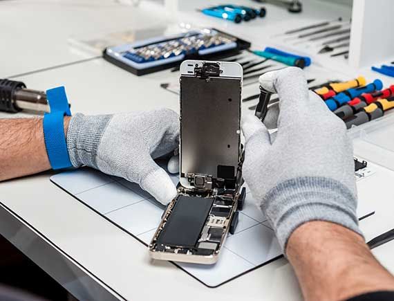 Displayreparatur beim iPhone und Smartphone - Fachwerkstatt Phone Repair in Seligenstadt